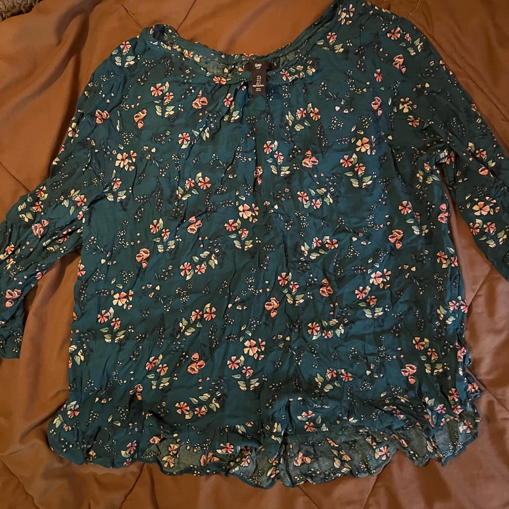 Teal GAP 3/4 ruffle bottom blouse w/pink flowers.  Size large